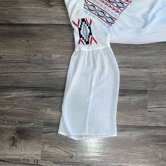 Ariat Embroidered Tassel Tie Bell Sleeve Top Large - Picture 6 of 6